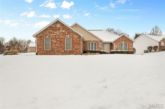 127 Stonebridge Manor Drive, Maryville, IL 62062