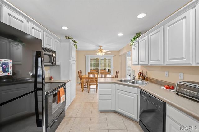 127 Stonebridge Manor Drive, Maryville, IL 62062