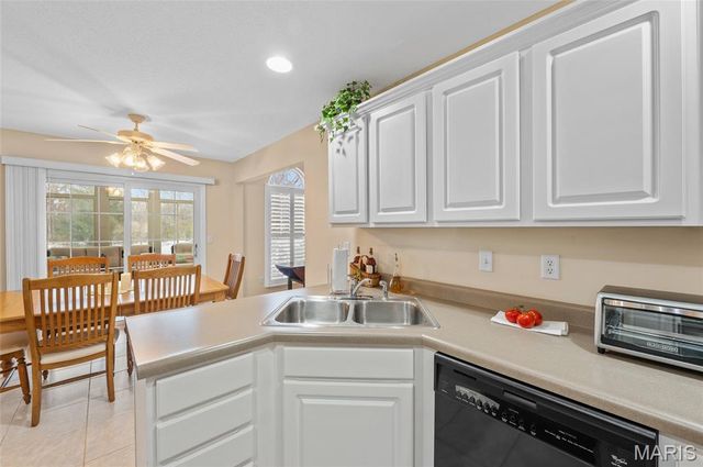 127 Stonebridge Manor Drive, Maryville, IL 62062