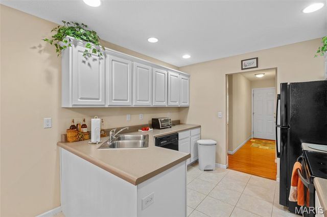 127 Stonebridge Manor Drive, Maryville, IL 62062