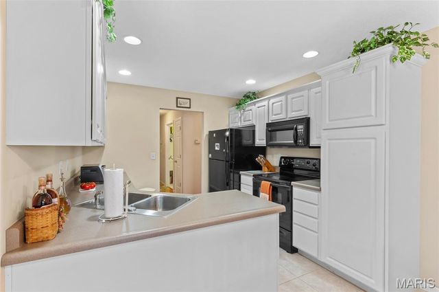 127 Stonebridge Manor Drive, Maryville, IL 62062