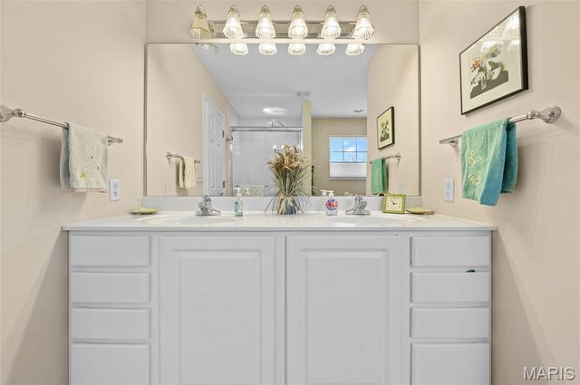 127 Stonebridge Manor Drive, Maryville, IL 62062