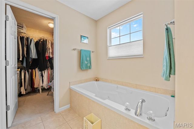 127 Stonebridge Manor Drive, Maryville, IL 62062