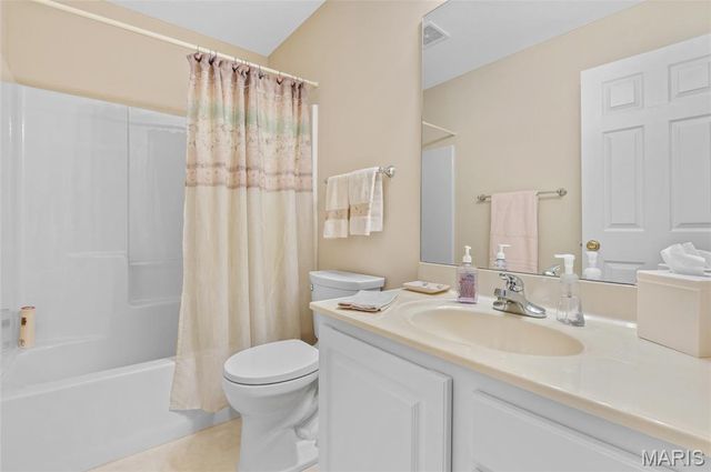 127 Stonebridge Manor Drive, Maryville, IL 62062