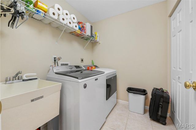 127 Stonebridge Manor Drive, Maryville, IL 62062