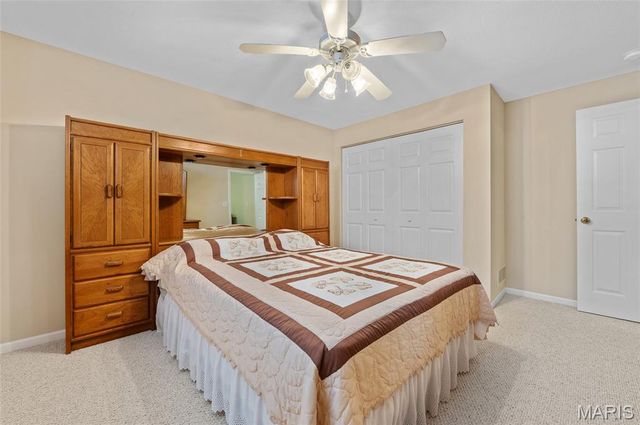 127 Stonebridge Manor Drive, Maryville, IL 62062