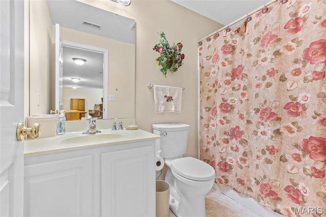 127 Stonebridge Manor Drive, Maryville, IL 62062