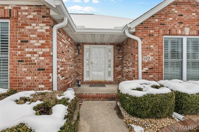 127 Stonebridge Manor Drive, Maryville, IL 62062