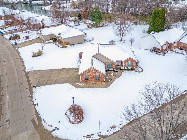 127 Stonebridge Manor Drive, Maryville, IL 62062