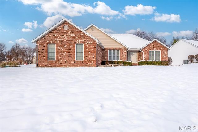 127 Stonebridge Manor Drive, Maryville, IL 62062