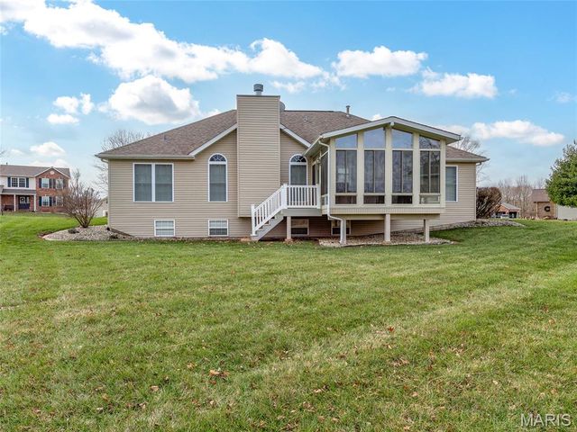127 Stonebridge Manor Drive, Maryville, IL 62062