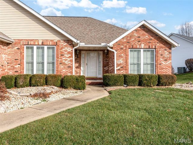 127 Stonebridge Manor Drive, Maryville, IL 62062