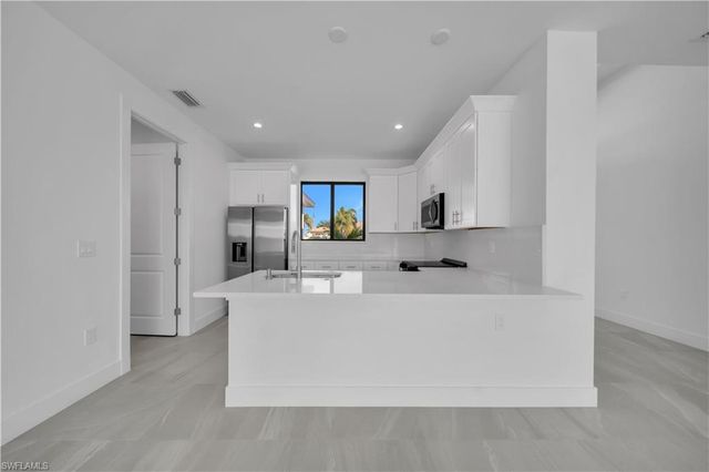 2208 NE 9th AVE, Cape Coral, FL 33909