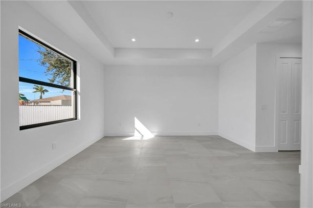 2208 NE 9th AVE, Cape Coral, FL 33909