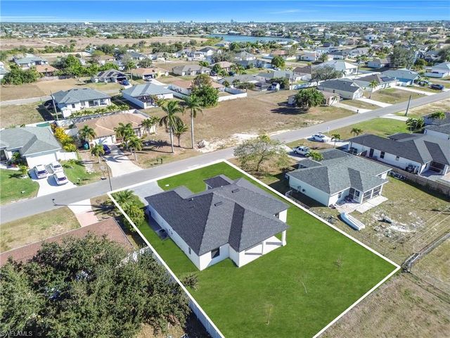 2208 NE 9th AVE, Cape Coral, FL 33909