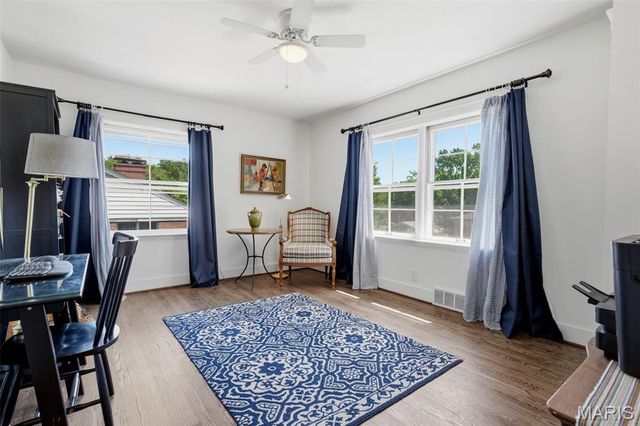 427 Clif Side Drive, Glendale, MO 63122