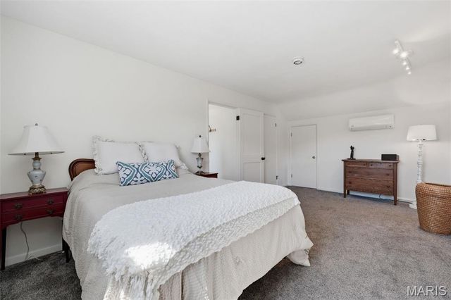 427 Clif Side Drive, Glendale, MO 63122