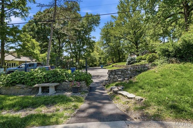 427 Clif Side Drive, Glendale, MO 63122
