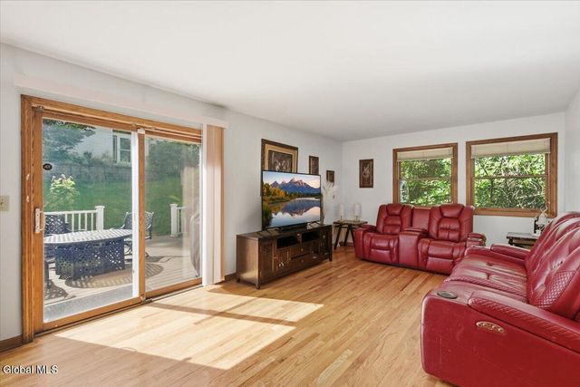 207 Hillcrest Avenue, Albany, NY 12203
