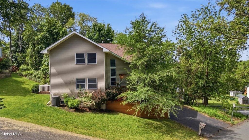 207 Hillcrest Avenue, Albany, NY 12203