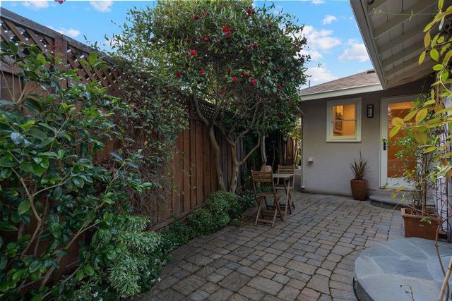 243 Robin Way, Menlo Park, CA 94025