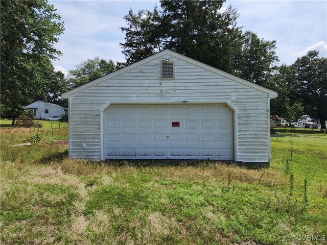 25521 Ferndale Rd, Petersburg, VA 23803