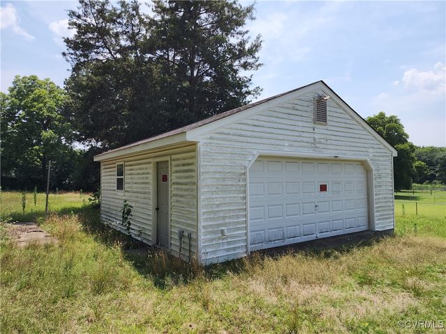 25521 Ferndale Rd, Petersburg, VA 23803