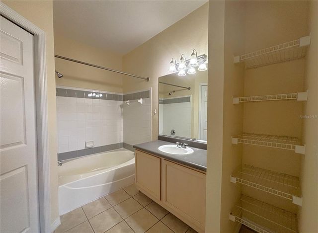 6663 QUEENS BOROUGH AVENUE 303, Orlando, FL 32835