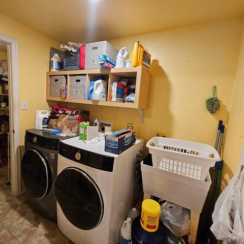 1286 N Ladonia Dr, Pueblo, CO 81007