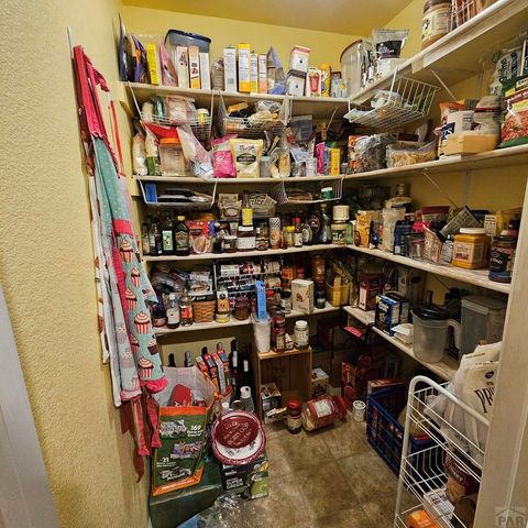 1286 N Ladonia Dr, Pueblo, CO 81007