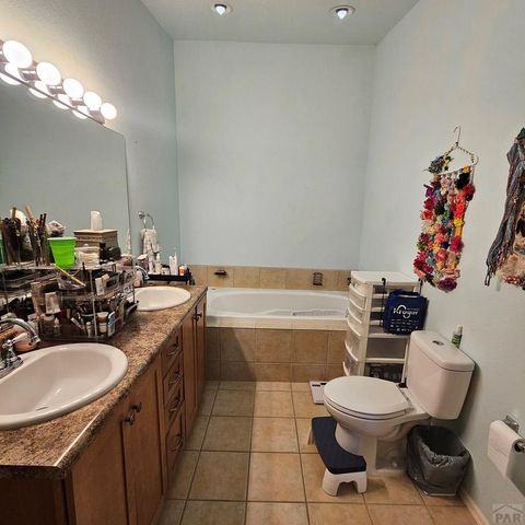 1286 N Ladonia Dr, Pueblo, CO 81007