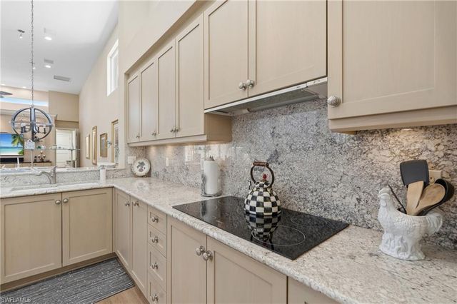 7976 Grand Bay DR 5, Naples, FL 34108