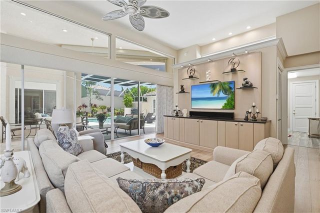 7976 Grand Bay DR 5, Naples, FL 34108