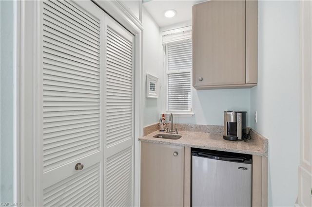 7976 Grand Bay DR 5, Naples, FL 34108