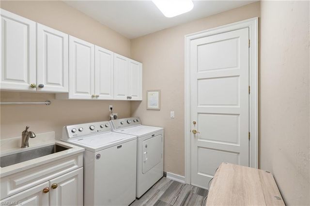 7976 Grand Bay DR 5, Naples, FL 34108