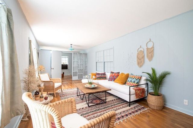 830 COLONIAL RD, Memphis, TN 38117