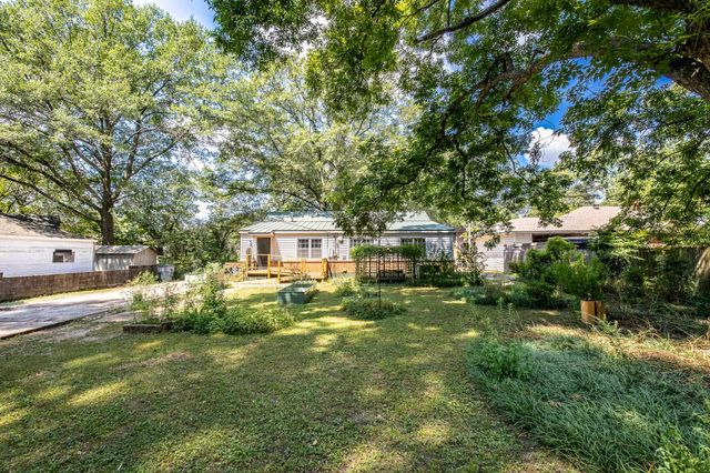 830 COLONIAL RD, Memphis, TN 38117