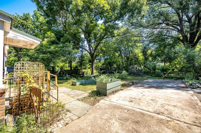 830 COLONIAL RD, Memphis, TN 38117