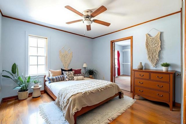 830 COLONIAL RD, Memphis, TN 38117