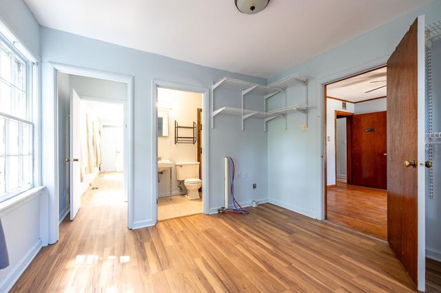 830 COLONIAL RD, Memphis, TN 38117