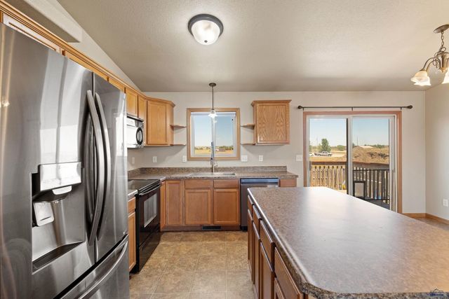 670 AIRWAY CT, Box Elder, SD 57719
