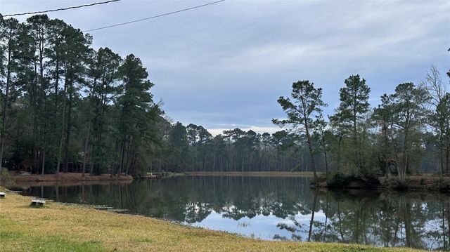 5753 Pinehurst Drive, Montgomery, TX 77316