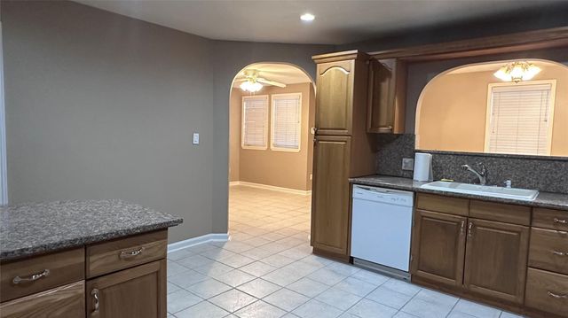 5753 Pinehurst Drive, Montgomery, TX 77316