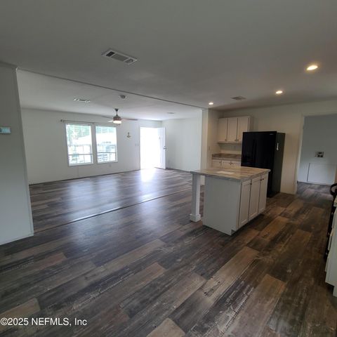 6004 6TH MANOR Manor E, Palatka, FL 32177