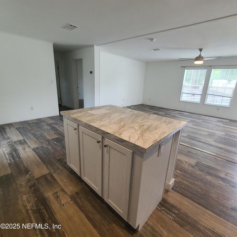 6004 6TH MANOR Manor E, Palatka, FL 32177