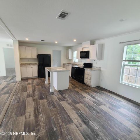 6004 6TH MANOR Manor E, Palatka, FL 32177