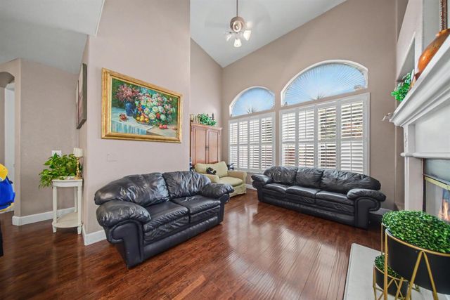 2226 Ryanlee Dr, Riverbank, CA 95367