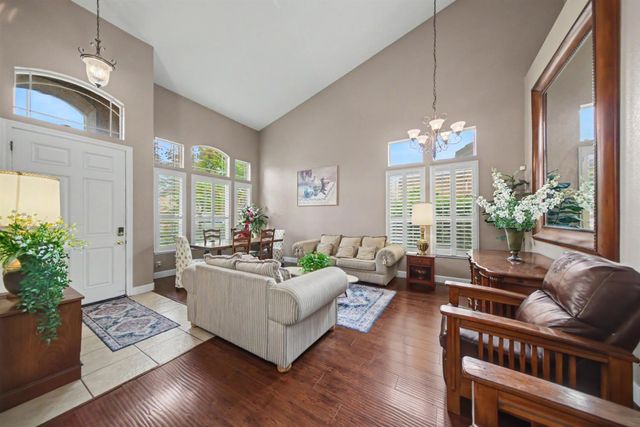 2226 Ryanlee Dr, Riverbank, CA 95367
