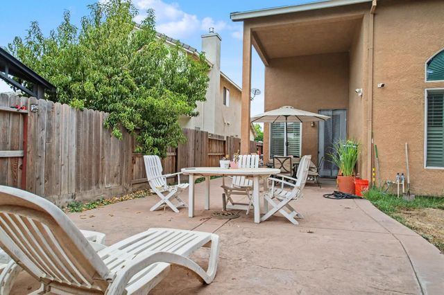 2226 Ryanlee Dr, Riverbank, CA 95367