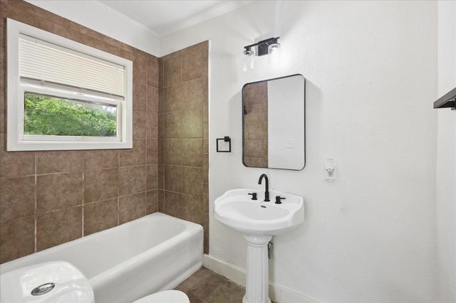 2701 Truxillo Street, Houston, TX 77004